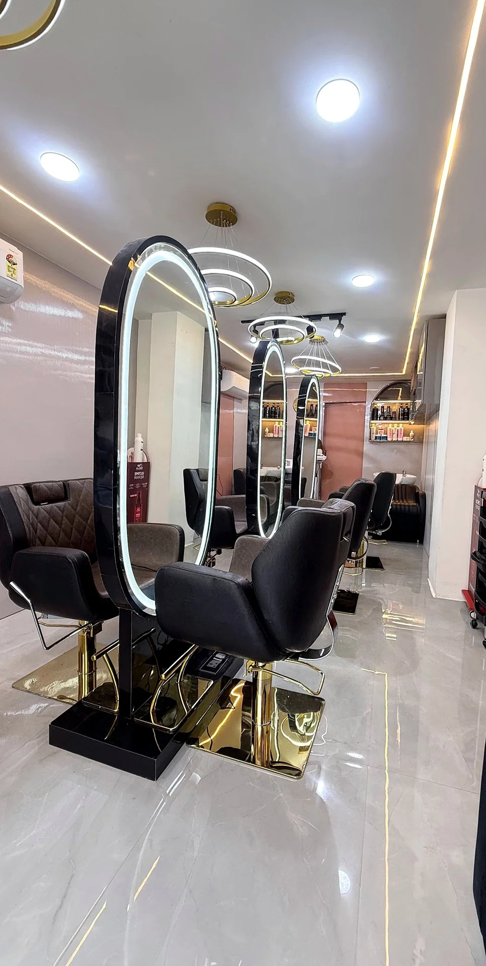 Glamor Gossip Premium Branch Interior Newtown